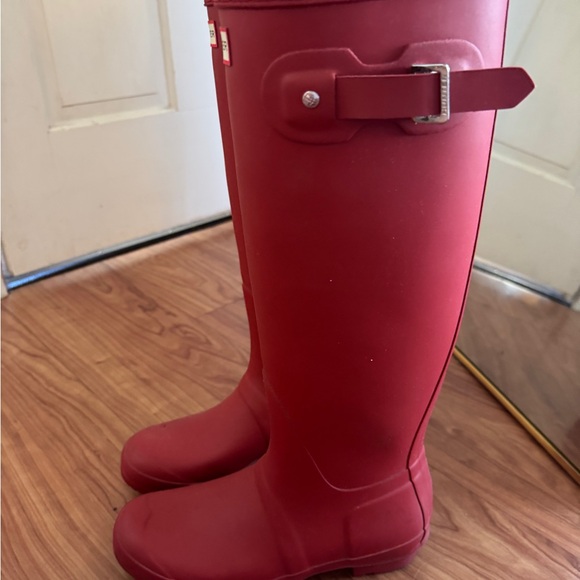 Like New Hunter Red Women's Winter & Rain Boots - Picture 4 of 6